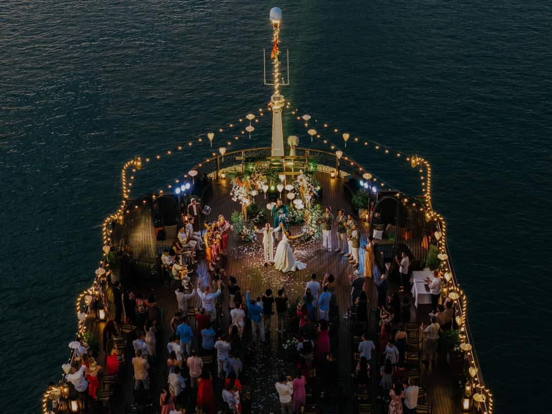 A Dream Wedding Aboard Indochine Premium | 37 Rooms in Ha Long Bay