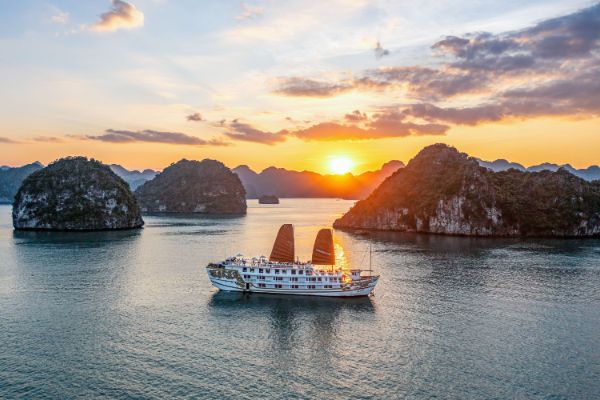 Ha Long | Indochina Sails | 1 night 