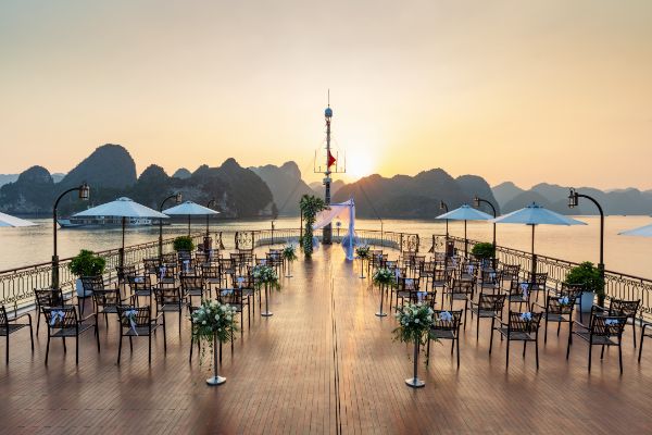 Wedding cruises in Ha Long Bay