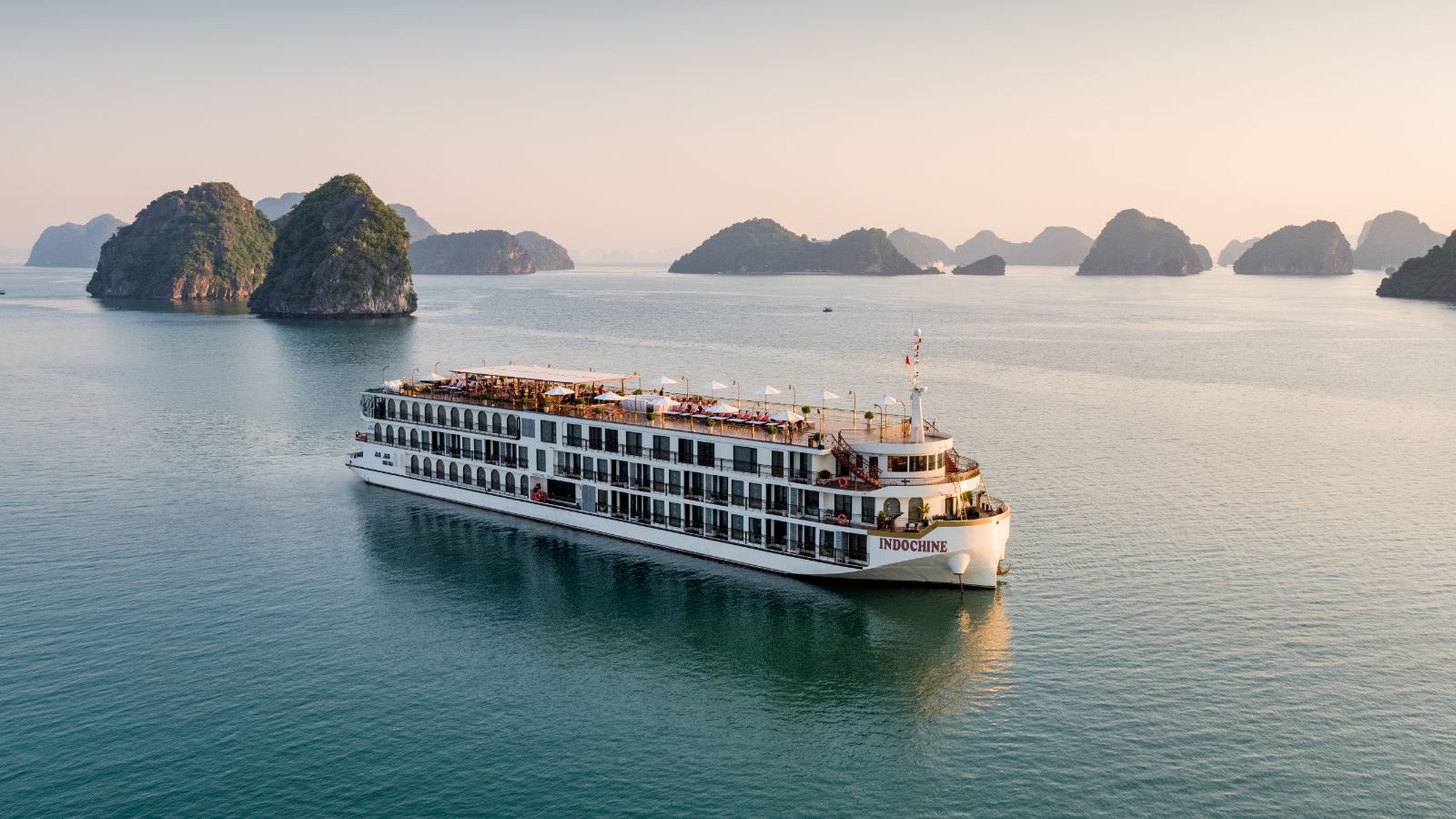 Wedding cruises in Ha Long Bay