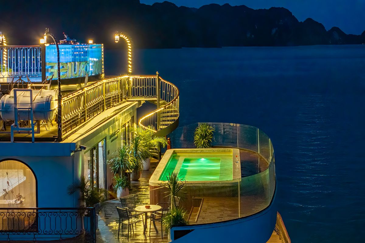 Best Cruise Swimming Pools Lan Ha bay